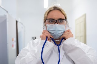La population des médecins de premier recours se féminise. Fin 2021, les femmes représentaient ainsi 47,9% des praticiens contre seulement 43,4% fin 2018 (image d'illustration). KEYSTONE/TI-PRESS/ALESSANDRO CRINARI